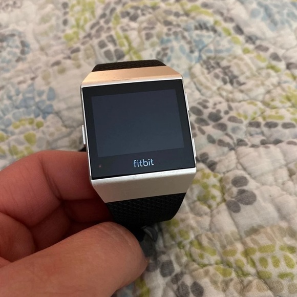 Fitbit Iconic - Picture 2 of 3